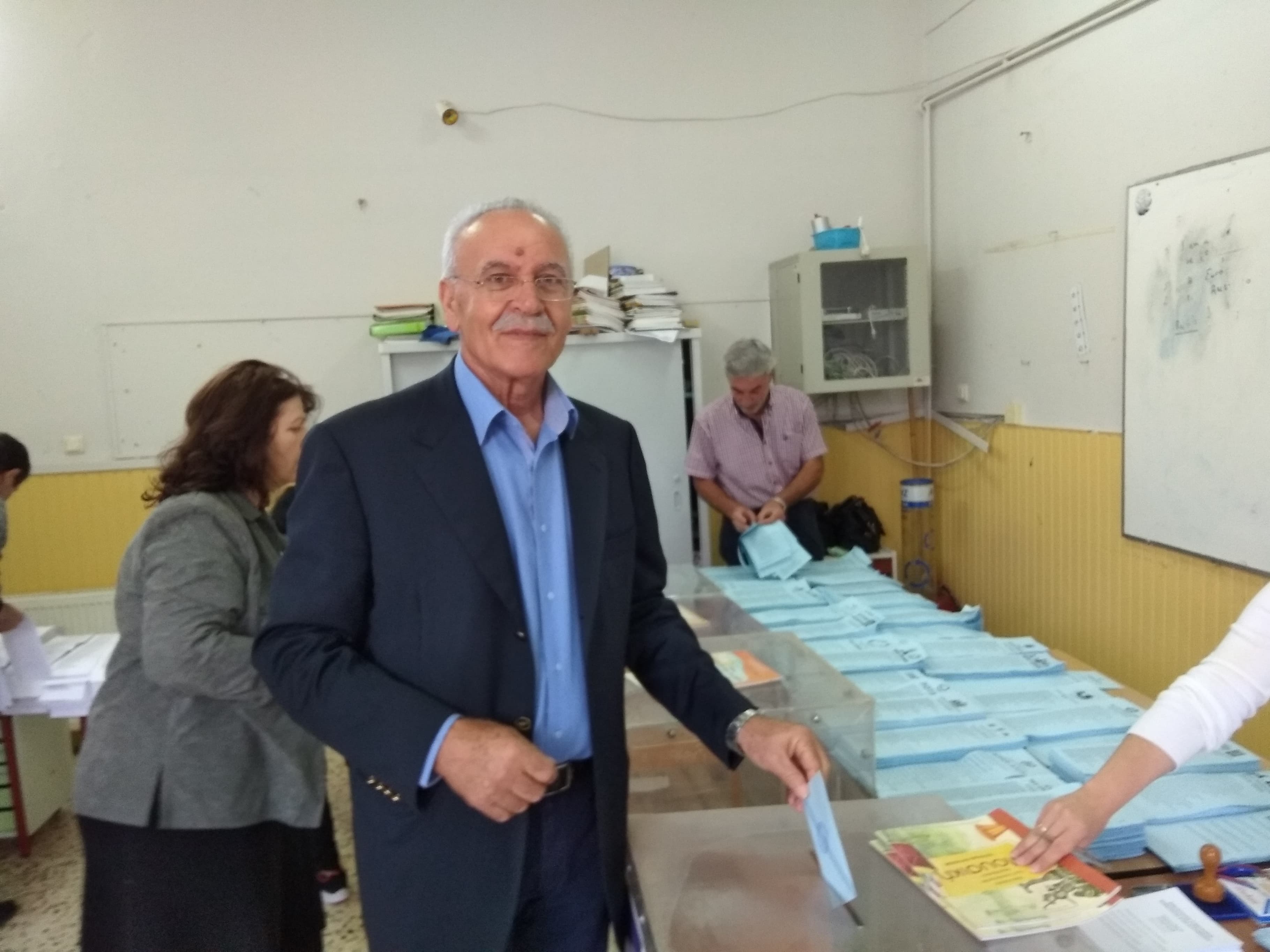 Άνοιξαν οι κάλπες στα Χανιά – Μπέρδεμα για τους ψηφοφόρους οι 4 κάλπες