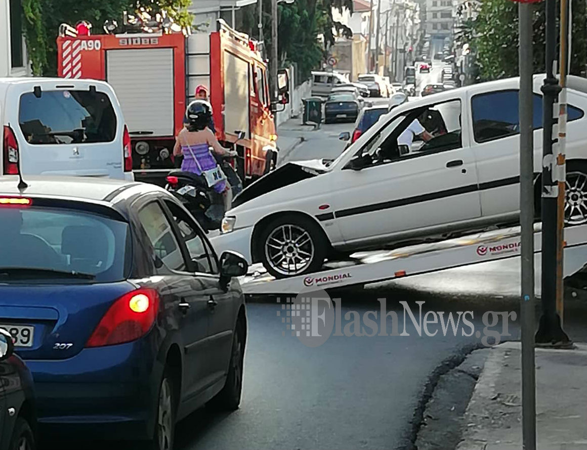Τροχαίο ατύχημα στο κέντρο των Χανίων (φωτο)