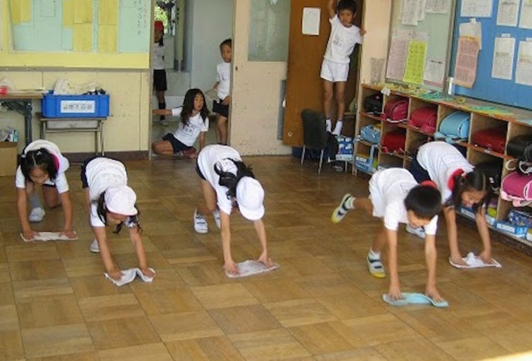 Στην Ιαπωνία το σχολείο το καθαρίζουν οι μαθητές!