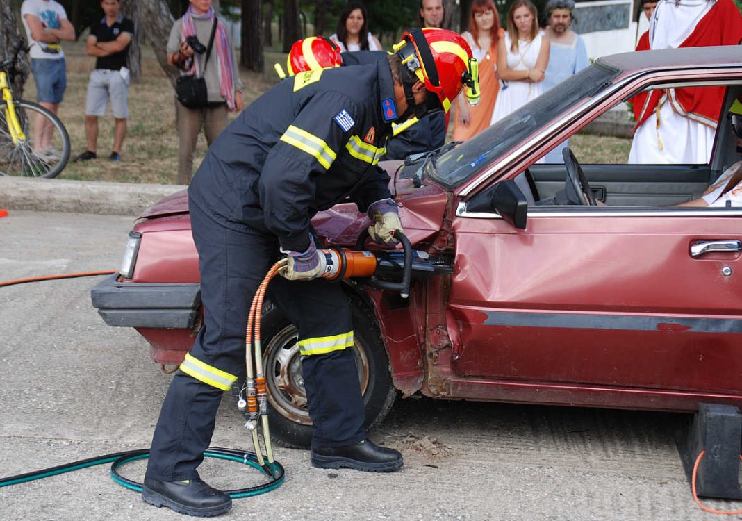 Μετωπική σύγκρουση αυτοκινήτων με μια σοβαρά τραυματία στο Ρέθυμνο