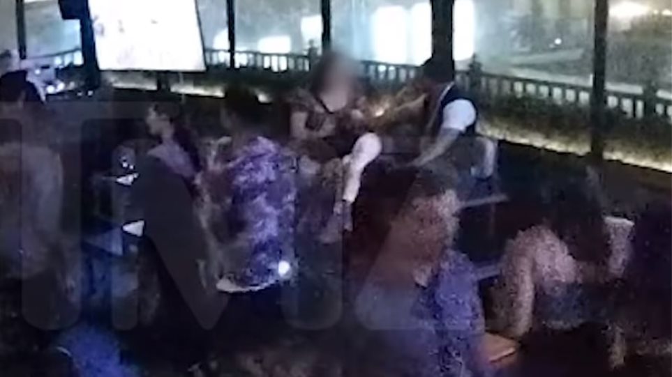 Η στιγμή που ο Κούμπα Γκούτινγκ Τζούνιορ “βάζει χέρι” σε 29χρονη σε μπαρ