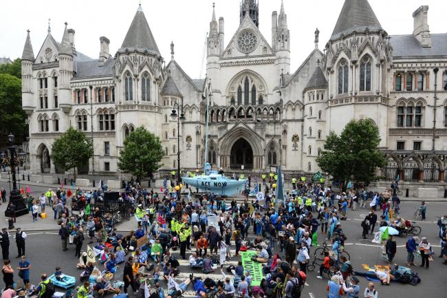 Ακτιβιστές του κλίματος προκάλεσαν προβλήματα σε πέντε βρετανικές πόλεις