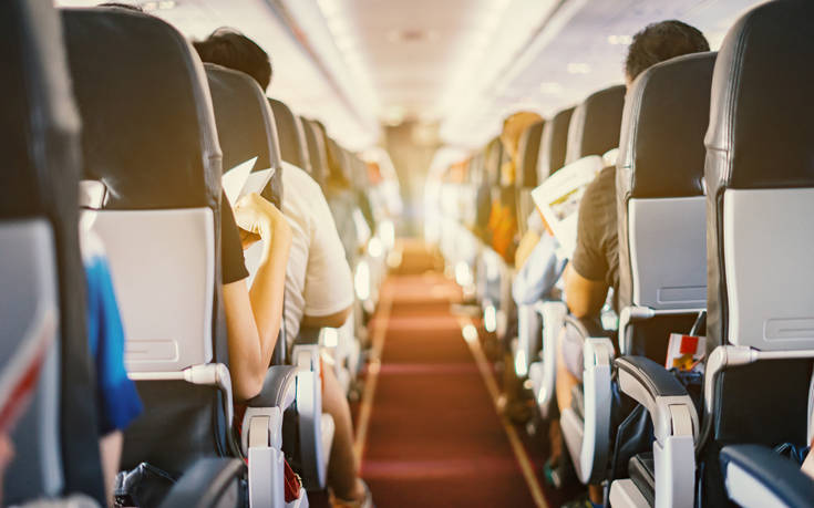 Πέντε πράγματα που δεν πρέπει ποτέ να κάνεις μέσα στο αεροπλάνο