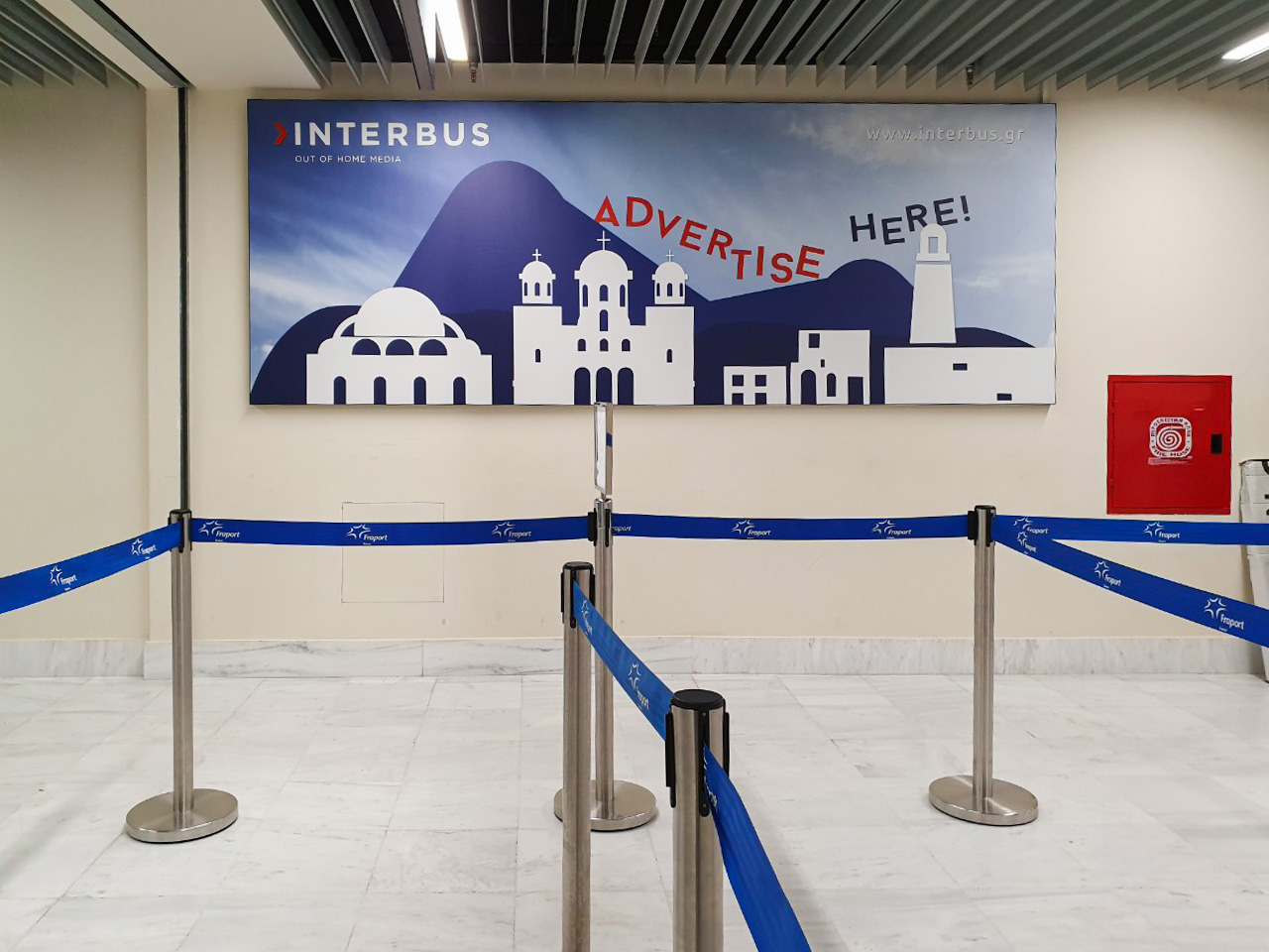 Αντικαταστάθηκαν οι αφίσες στο αεροδρόμιο “Ιωάννης Δασκαλογιάννης” (φωτο)