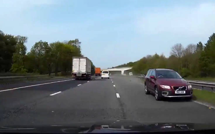 Βίντεο με οδηγό να πηγαίνει ανάποδα σε αυτοκινητόδρομο