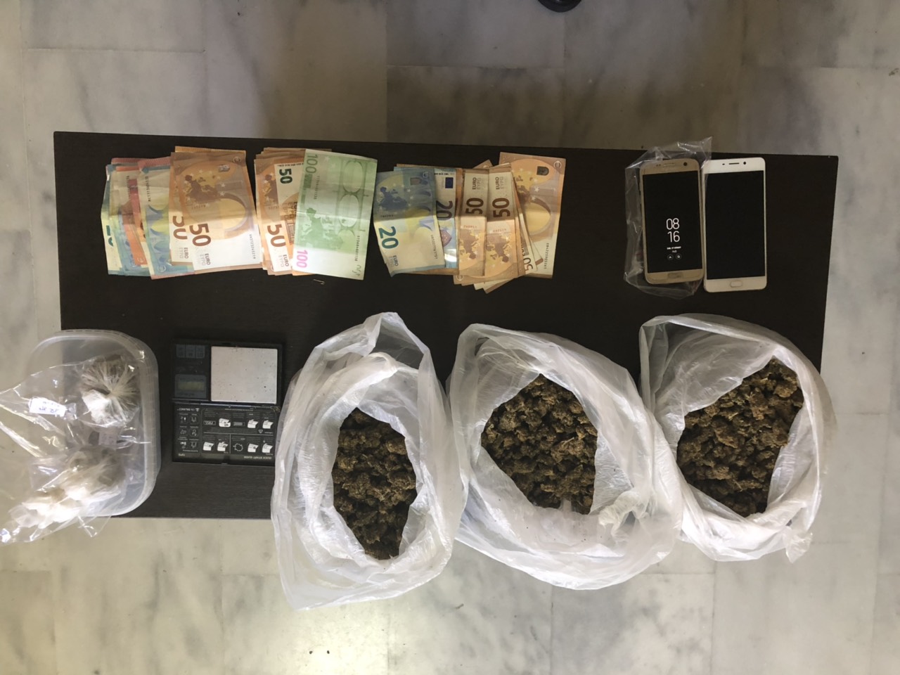 Συνελήφθησαν διακινητές ναρκωτικών στα Χανιά (φωτο)