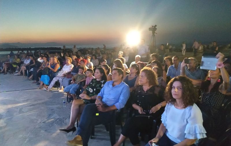Με επιτυχία η εκδήλωση του Δήμου Χανίων στον αναδιαμορφωμένο χώρο της πισίνας του Ξενία