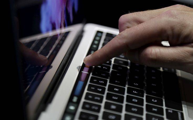 Γιατί οι ΗΠΑ απαγορεύουν στις πτήσεις ορισμένα μοντέλα MacBook Pro