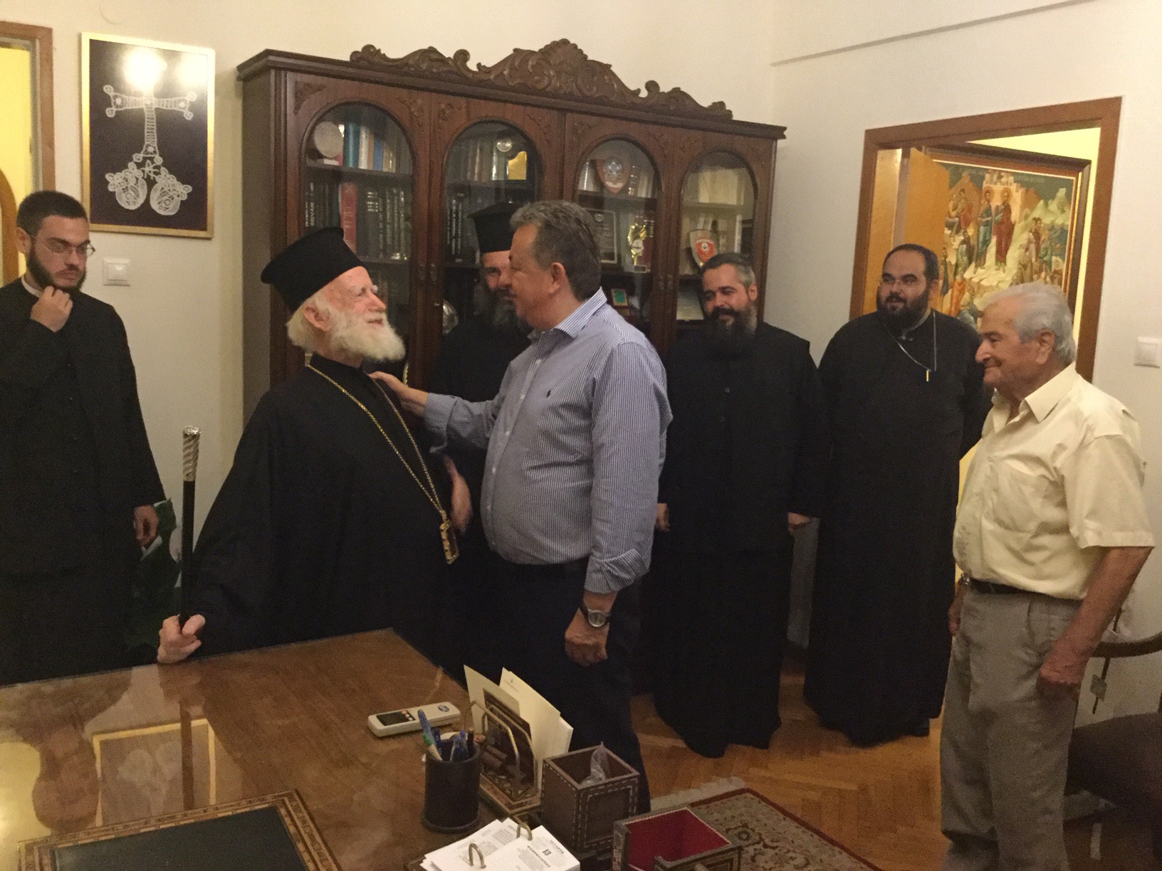 Ο Αρναουτάκης στον Αρχιεπίσκοπο κ.κ. Ειρηναίο για την ονομαστική του εορτή