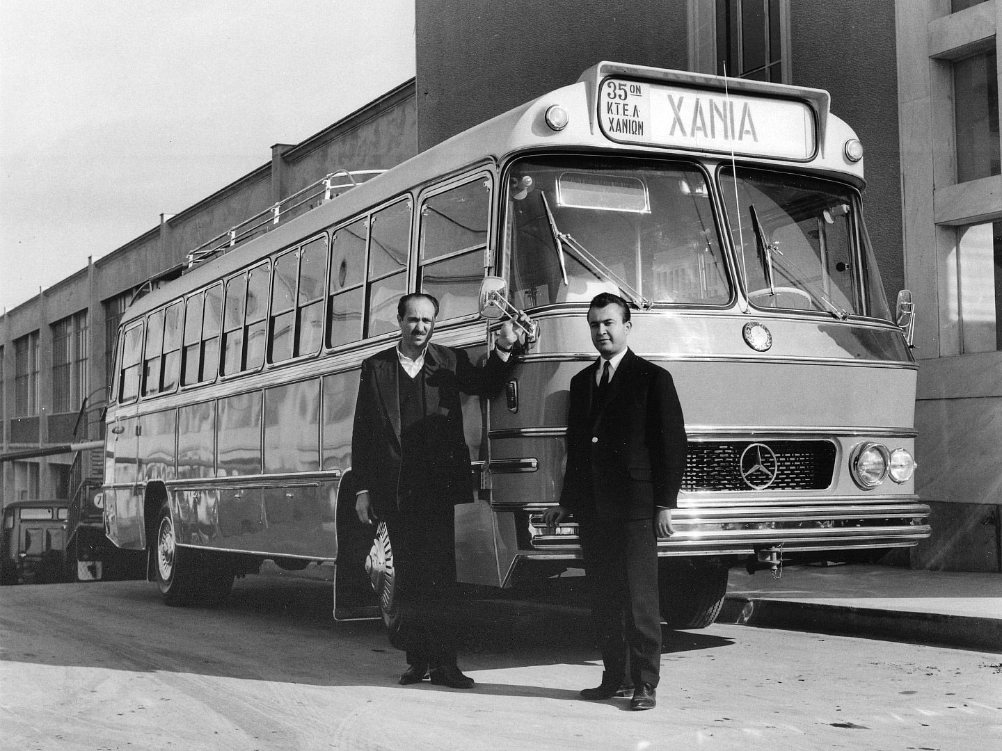 Ταξίδι στον χρόνο: Τα ιστορικά λεωφορεία του ΚΤΕΛ Χανίων-Ρεθύμνης (φωτο)