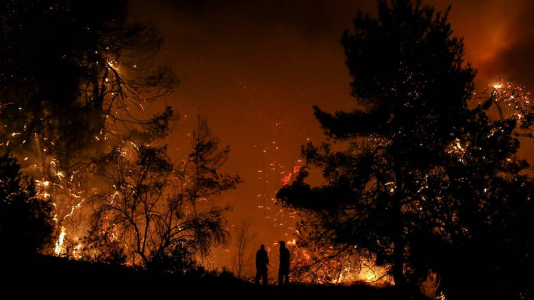Φωτιά στην Εύβοια: Οριοθετημένη αλλά επικίνδυνη