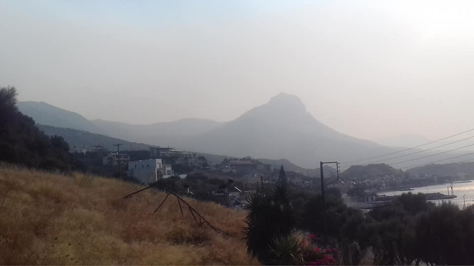 Μέχρι την Κρήτη ο καπνός από μεγάλη πυρκαγιά στην Τουρκία