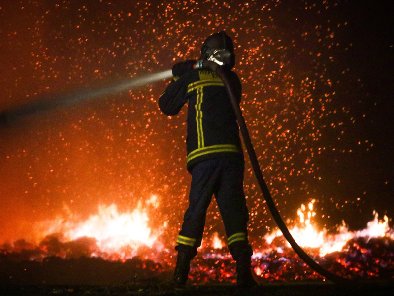 Ολονύχτια μάχη με τις φωτιές στα Ρουσσοχώρια του Δήμου Μινώα Πεδιάδος