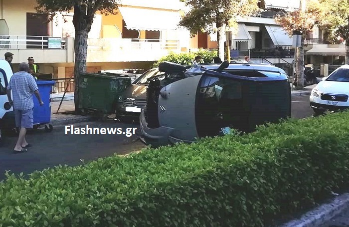 Αμάξι ανατράπηκε στην Ηρώων Πολυτεχνείου – Έπεσε πάνω σε παρκαρισμένο όχημα (φωτο)