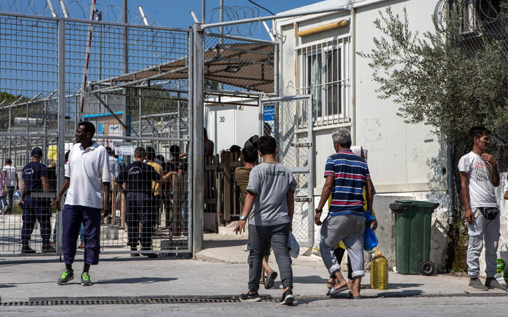 Παραιτήθηκε ο διοικητής του Κέντρου υποδοχής προσφύγων στη Μόρια
