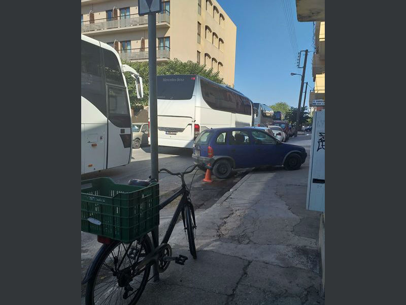 Στη Ρεγγίνα χώρος στάθμευσης για τα λεωφορεία – Μποτιλιάρισμα σήμερα στην Κύπρου (βίντεο)
