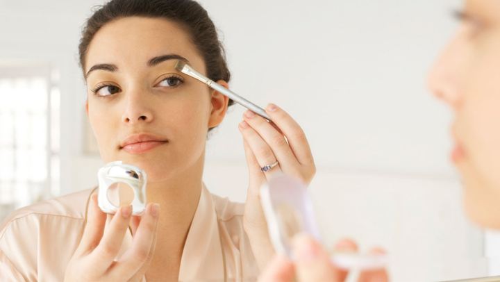 Πώς θα επιλέξετε το σωστό make up για το πρόσωπό σας