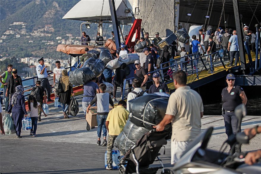 Προσφυγικό: Στη Θεσσαλονίκη το δεύτερο πλοίο με 722  πρόσφυγες από τη Λέσβο
