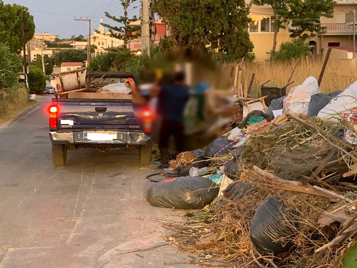 Απαράδεκτες εικόνες στον Σταλό – Πετούν σκουπίδια και βαριά αντικείμενα δίπλα σε σπίτια