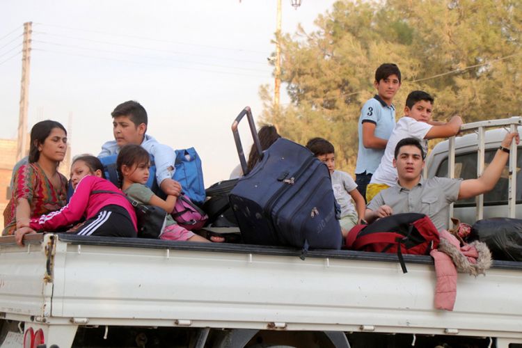 Εκκενώνεται καταυλισμός με πάνω από 7.000 εκτοπισμένους Σύρους μετά τον βομβαρδισμό του