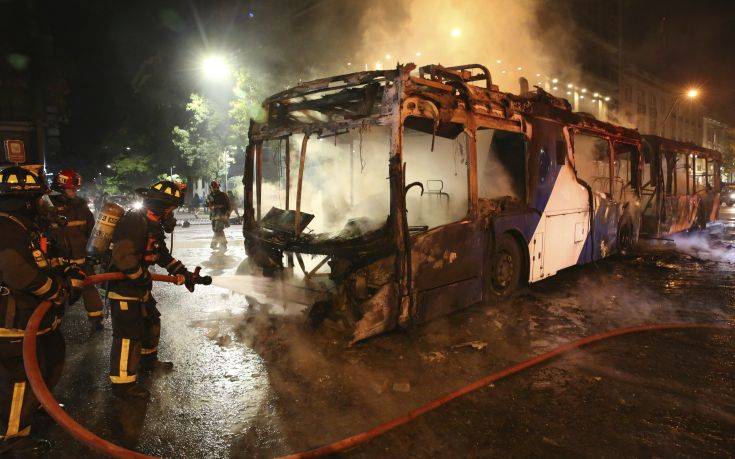 Σε κατάσταση εκτάκτου ανάγκης το Σαντιάγκο – Ταραχές λόγω αύξησης τιμής εισητηρίου μετρό