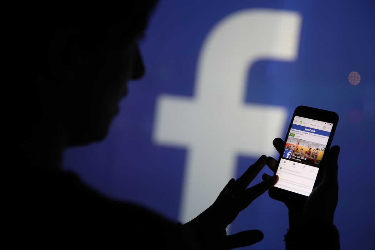 Facebook: Θα υποχρεούται πλέον από την αστυνομία να αφαιρεί σχόλια
