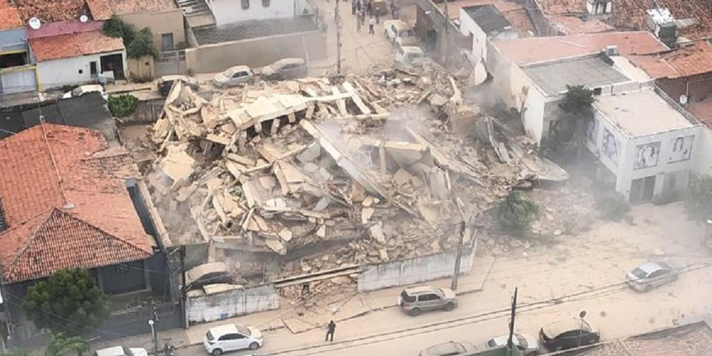 Βραζιλία: Επταώροφο κτίριο κατέρρευσε, τουλάχιστον ένας νεκρός