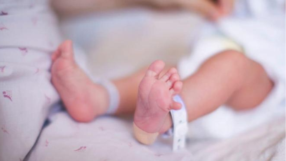 Σοκ: Μωρό γεννήθηκε χωρίς πρόσωπο – Σε διαθεσιμότητα ο μαιευτήρας