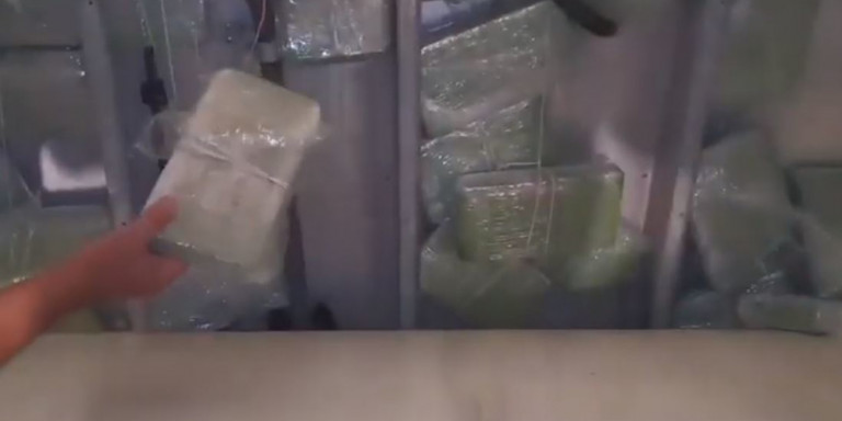 Βρήκαν 700 κιλά κοκαΐνης από το Εκουαδόρ κρυμμένα σε φορτία με μπανάνες