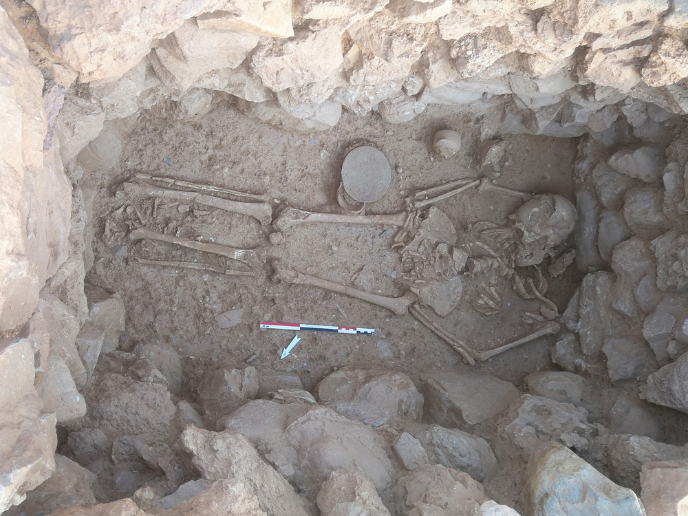 Άθικτος σκελετός γυναίκας με πολύτιμο περιδέραιο στην ανασκαφή στο Σίσι Λασιθίου