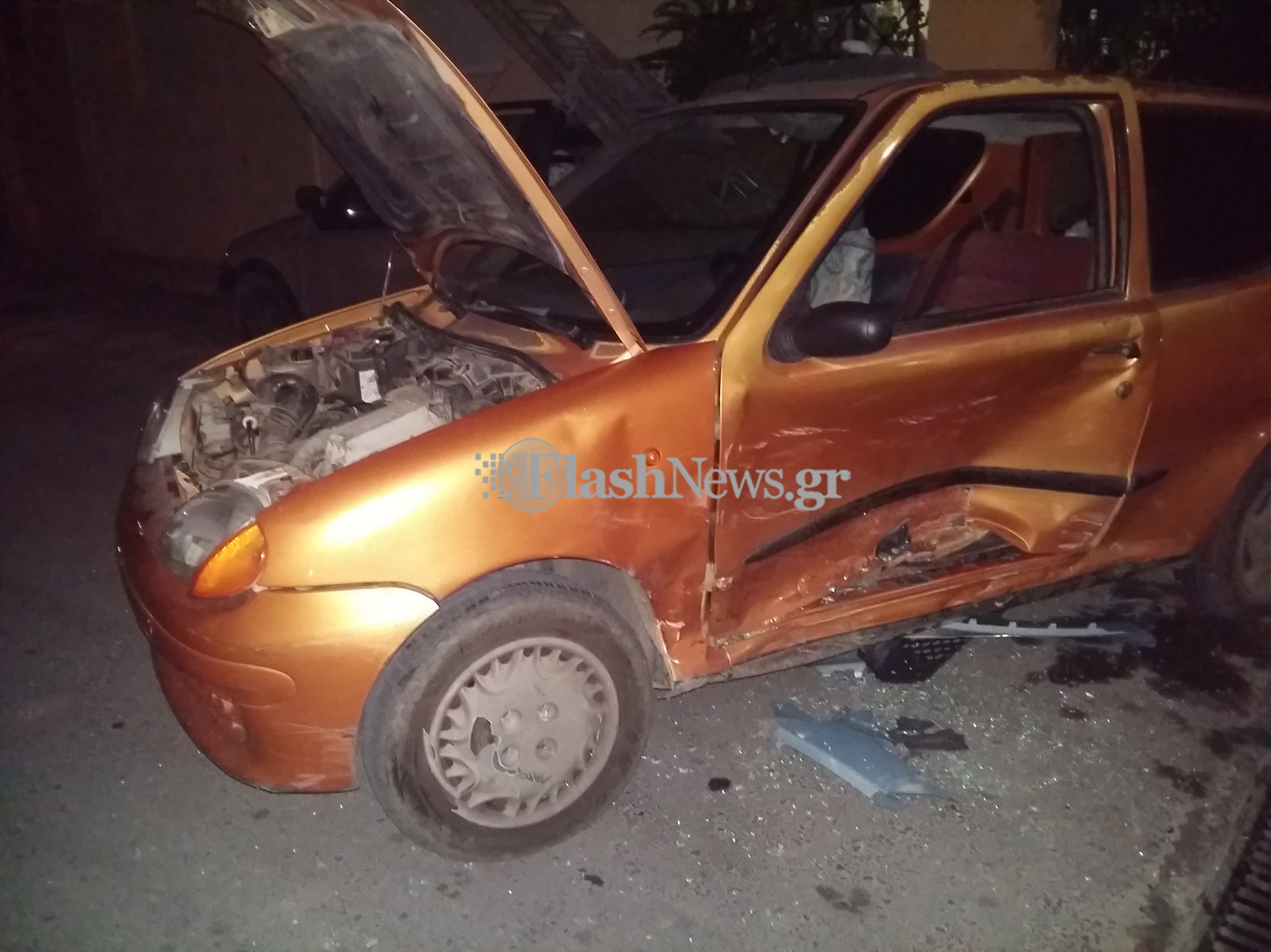 Δυο νεαροί τραυματίες από τη σύγκρουση δυο αυτοκινήτων στα Χανιά (φωτο)