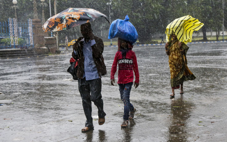 Δέκα νεκροί σε Ινδία και Μπανγκλαντές λόγω του κυκλώνα Μπουλμπούλ