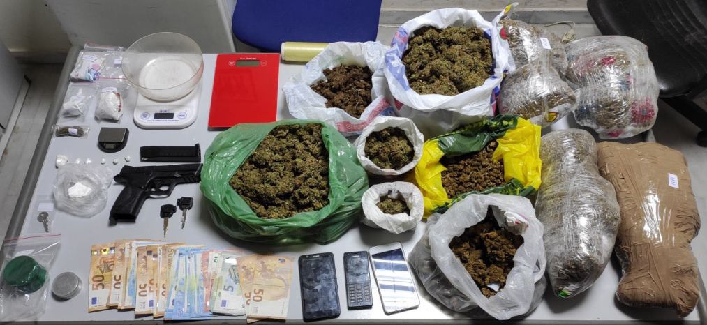 Πάνω από 6 κιλά κάνναβης και κοκαΐνη εντοπίστηκαν σε “καβάντζα” στα Χανιά