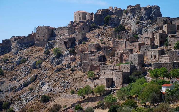 Το ελληνικό χωριό με τη δύσκολη και μοναδική πρόσβαση