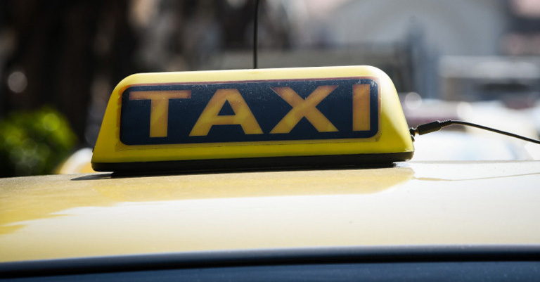 “Καταδίκη της βίαιης συμπεριφοράς οδηγού ταξί σε εργαζόμενους της υπηρεσίας καθαριότητας”