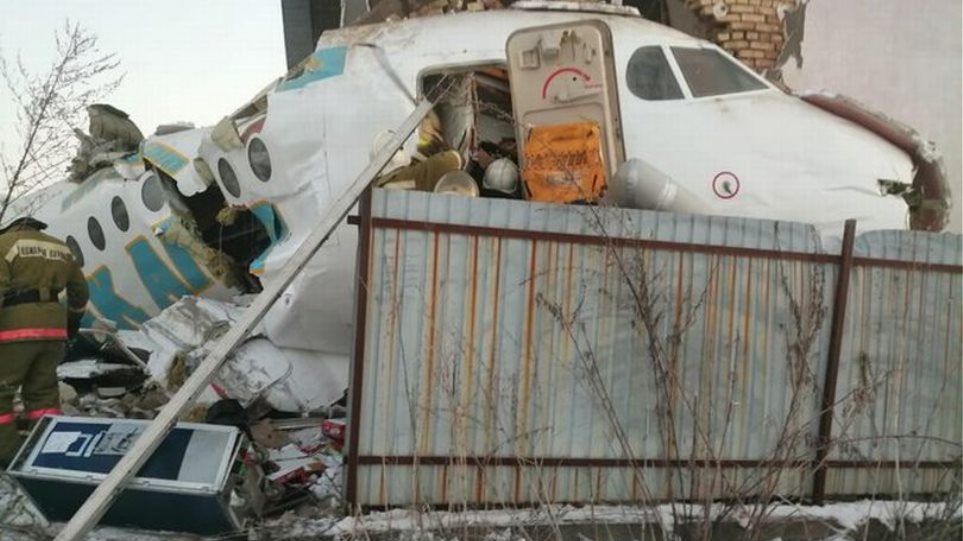 Αεροπορική τραγωδία στο Καζακστάν: Συνετρίβη αεροσκάφος με 100 επιβάτες – 14 νεκροί