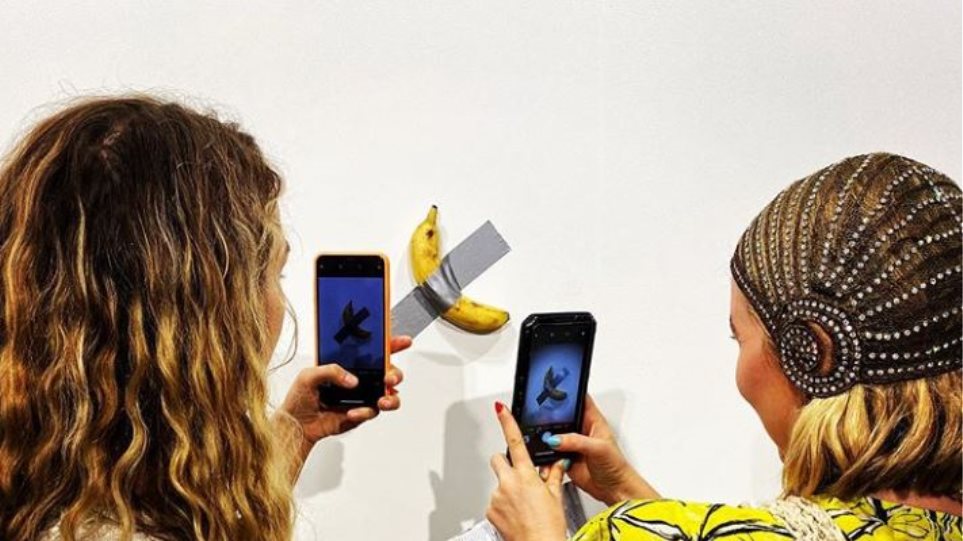 Αληθινή μπανάνα «έργο τέχνης», αξίας $120.000, προκαλεί κοινό και κριτικούς