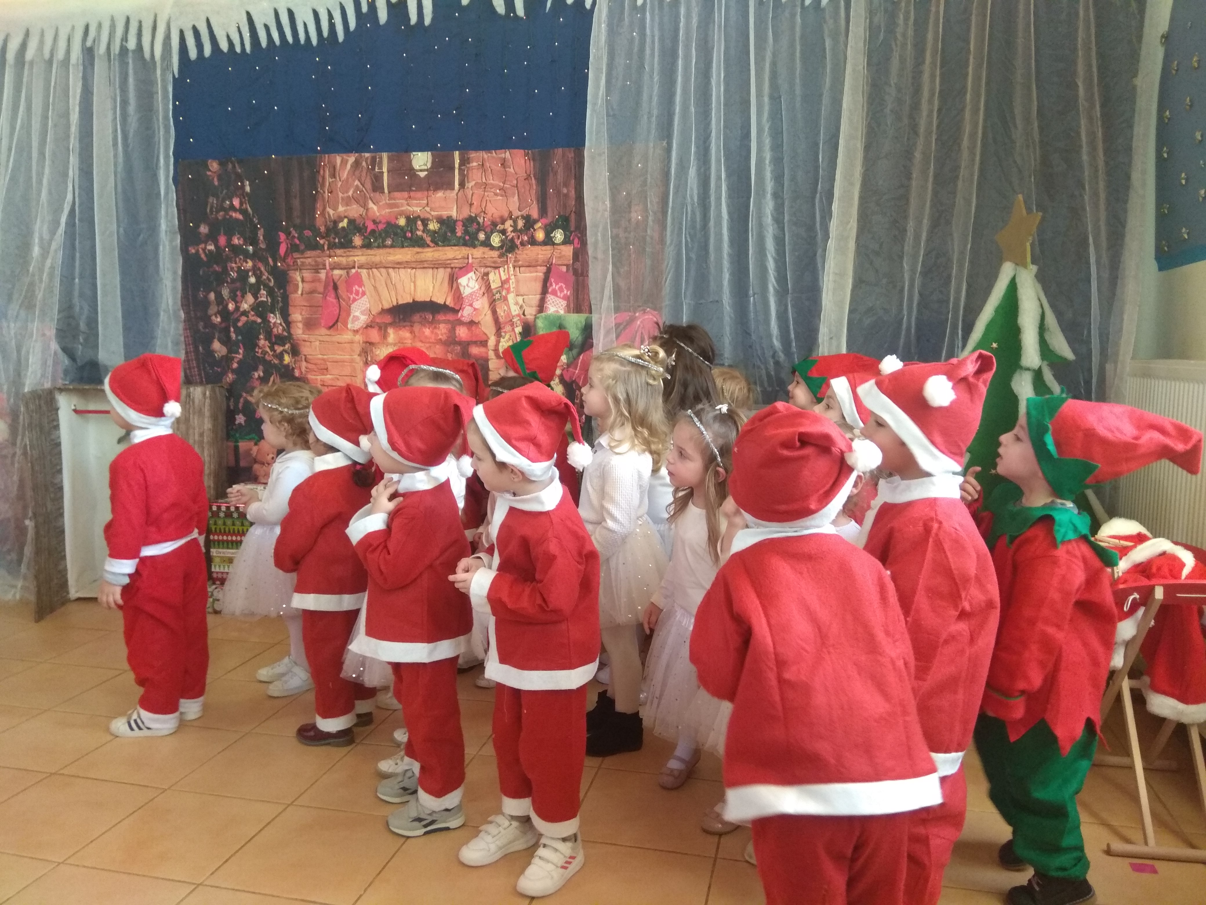 Εορταστικές γιορτές Παιδικών Σταθμών Βουκολιών και Σκινέ (φωτο)