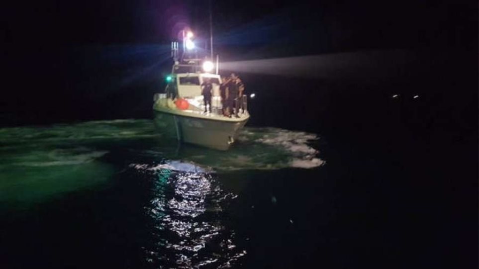 Στο νοσοκομείο πλοίαρχος και ναύτης – Έδεσε το πλοίο αναγκαστικά στην Κρήτη