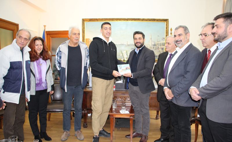 Βραβεύθηκε ο Χανιώτης πρωταθλητής, Ν. Μητράκης, από τον Δήμαρχο Χανίων