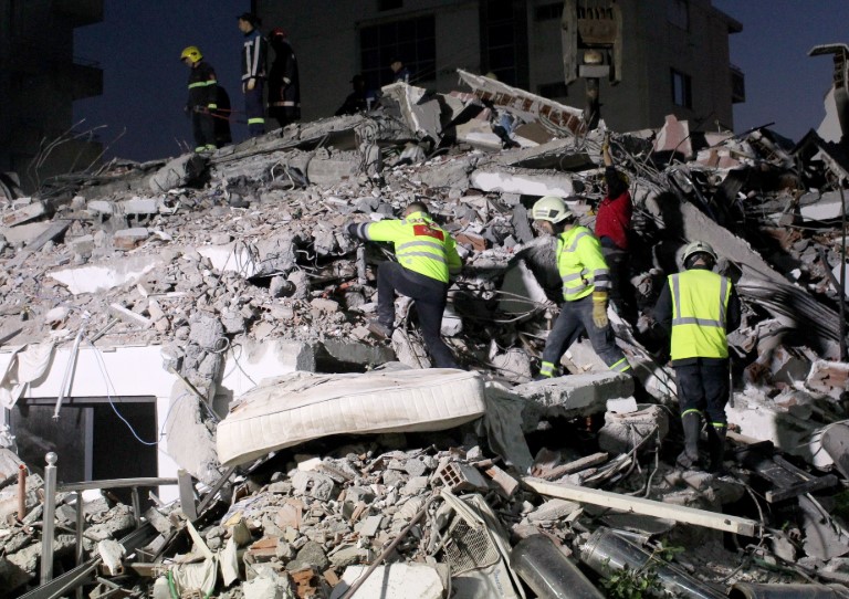Οι πρώτες συλλήψεις για την κατάρρευση κτιρίων από τον φονικό σεισμό στην Αλβανία