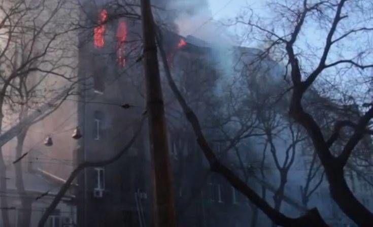 Αγνοούνται 14 άνθρωποι μετά από φωτιά σε κτίριο στην Ουκρανία