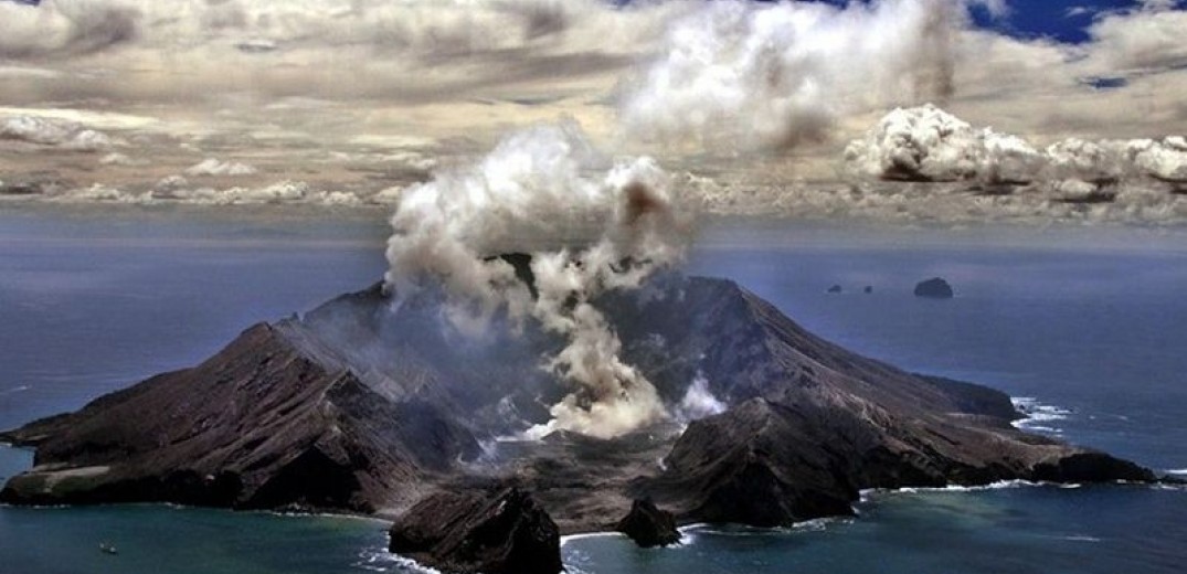 Νέα Ζηλανδία: Έκρηξη στο ηφαίστειο Ουακατάνε – Νεκρός και τραυματίες