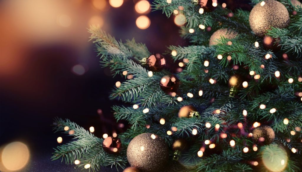 Ανάβουν το χριστουγεννιάτικο δέντρο στο Γεράνι