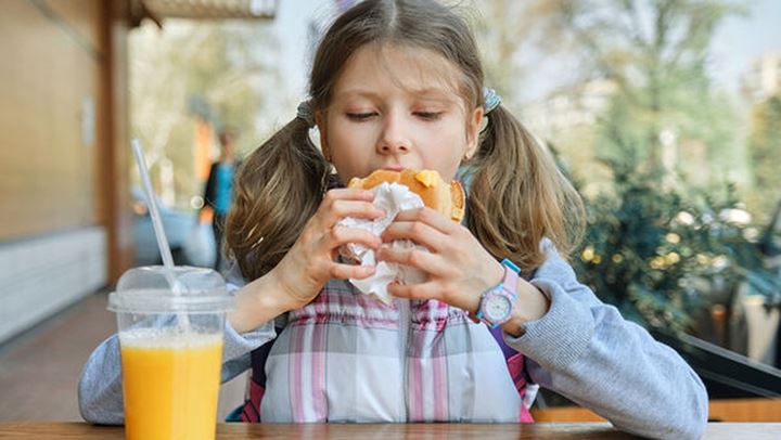 Έρευνα: Η μετάβαση από το σχολείο στην ενήλικη ζωή επηρεάζει τις συνήθειες και το βάρος