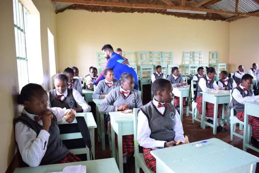 Μαθήτριες στην Κένυα τραγουδούν κρητικές μαντινάδες (βιντεο)