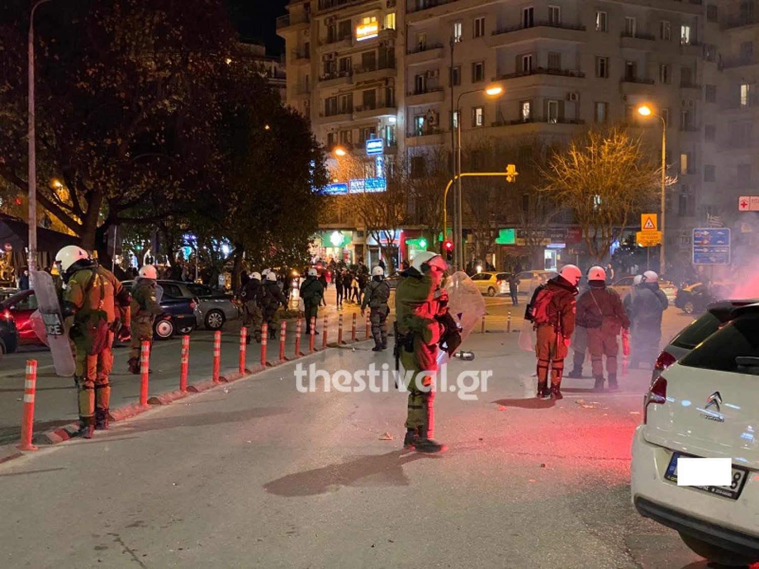 Επεισόδια στη Θεσσαλονίκη: Ένταση μεταξύ οπαδών του ΠΑΟΚ με ΜΑΤ