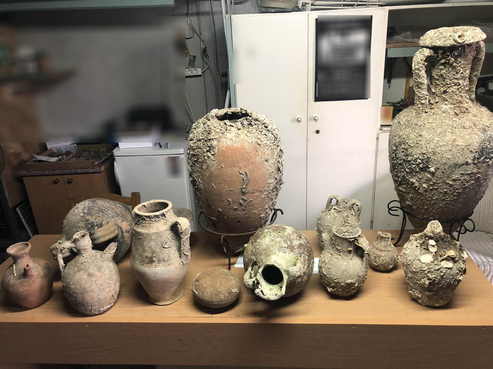 Αστυνομική επιχείρηση αποκάλυψε πλήθος αρχαίων στην κατοχή 56χρονου Χανιώτη (φωτο)