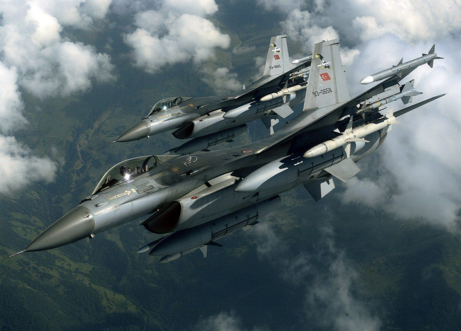 Διπλές υπερπτήσες τουρκικών F-16 πάνω από τους Λειψούς