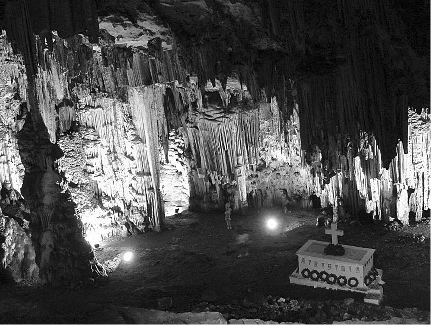 Τιμούν και μνημονεύουν το ολοκαύτωμα στο σπήλαιο Μελιδονίου